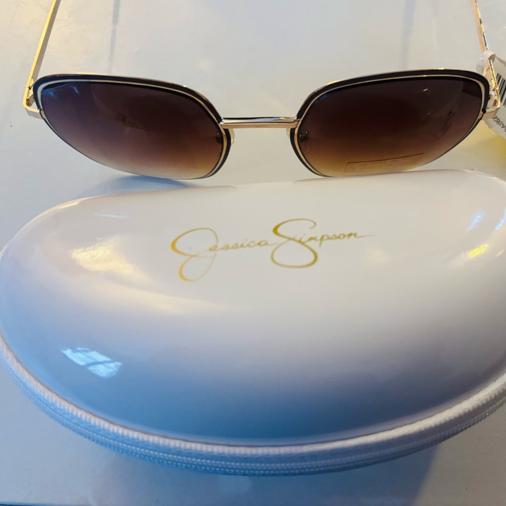Jessica Simpson Oversized Sunglasses With Case